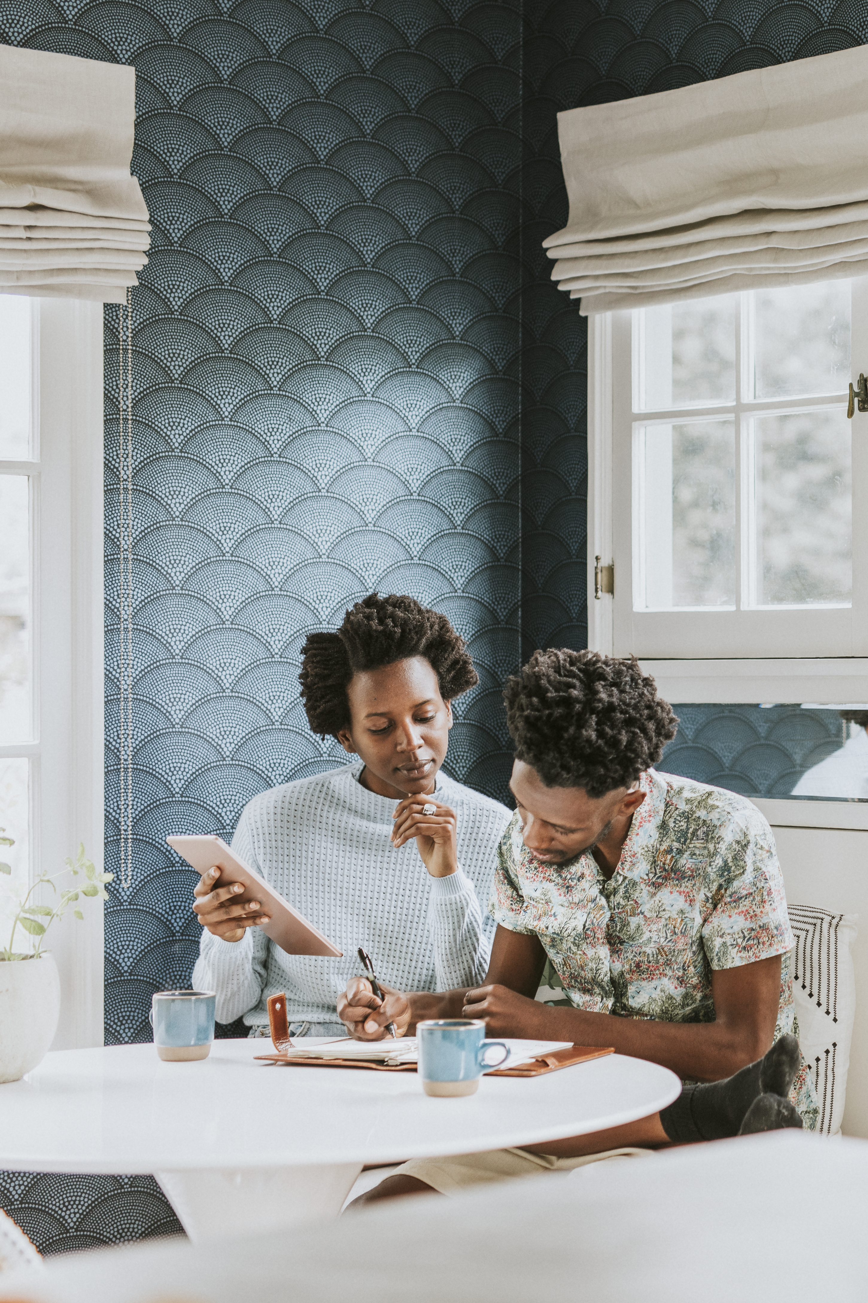 Couple reviewing their wedding budget together over coffee