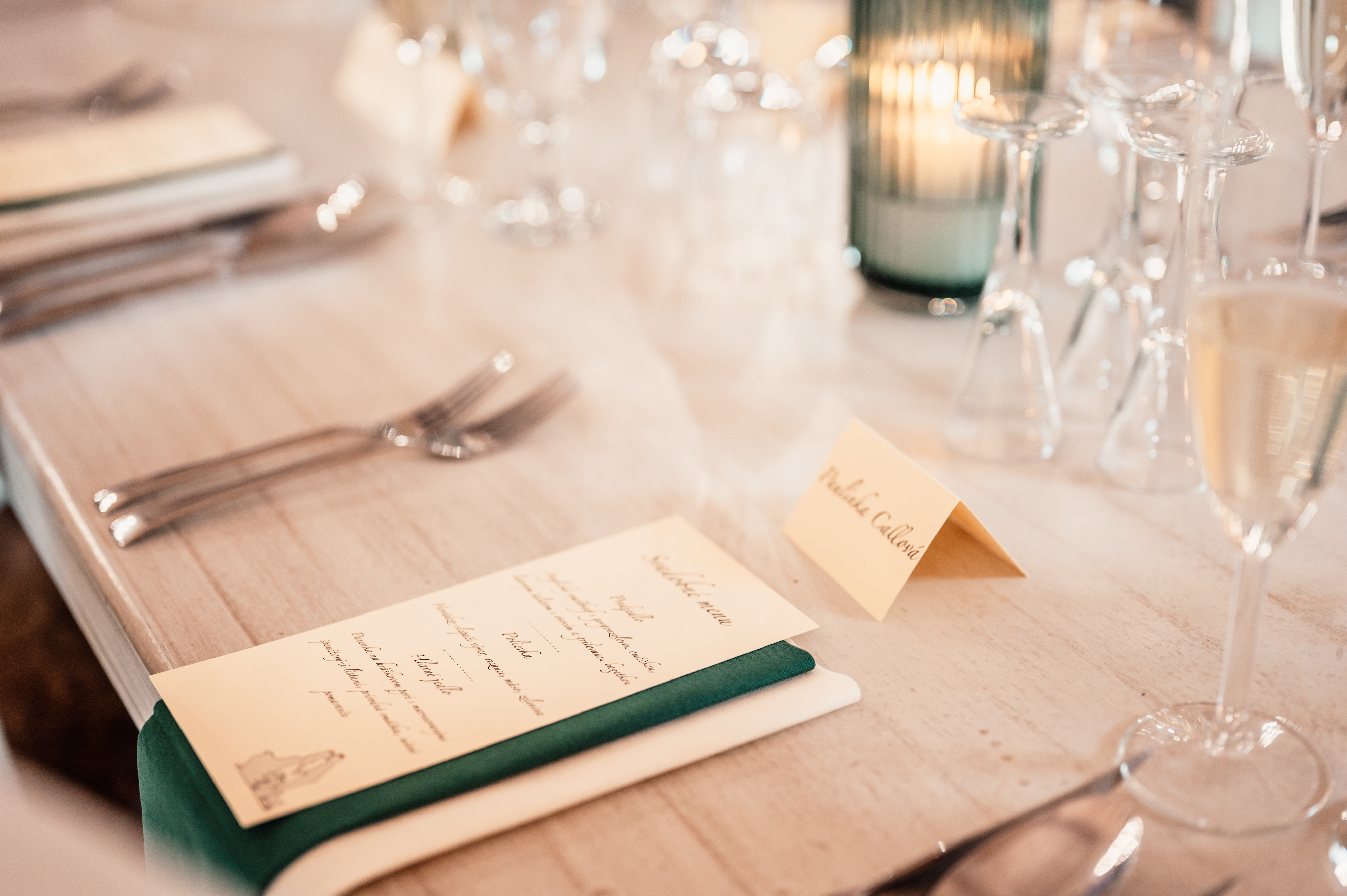 Elegant wedding place setting with a guest's name card